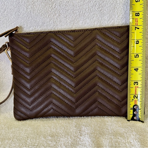 Anne Klein Quilted Wristlet, Chocolate Brown Faux Leather with Zipper. - Picture 11 of 11